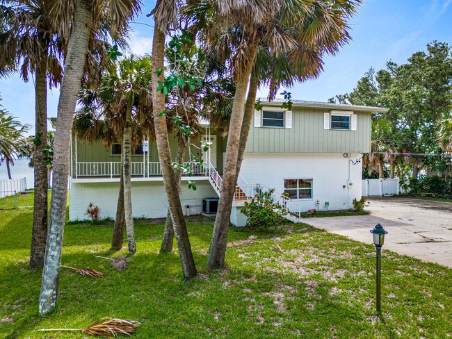 7810 S Tropical Trail in Merritt Island, FL - Building Photo - Building Photo