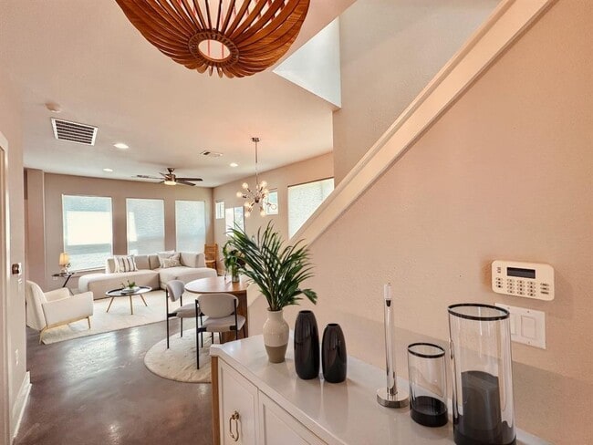 2921 Stock Dr in Austin, TX - Building Photo - Building Photo