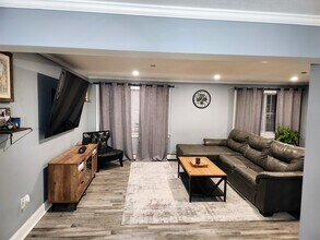 31 Elliott St, Unit 1b in Beverly, MA - Building Photo - Building Photo