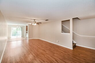 4030 Laurelwood Dr in Jacksonville, FL - Building Photo - Building Photo