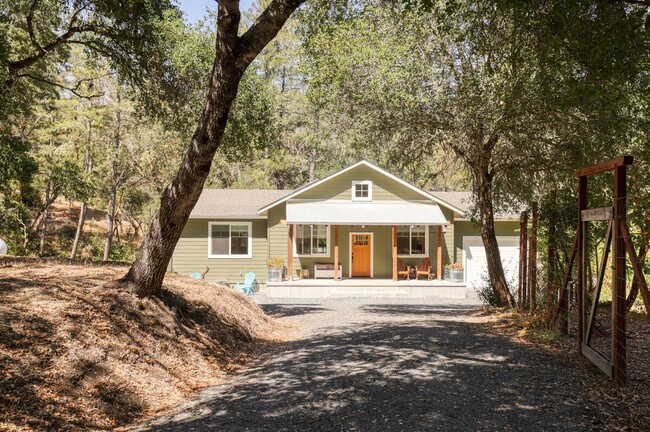 3615 Calistoga Rd in Santa Rosa, CA - Foto de edificio - Building Photo