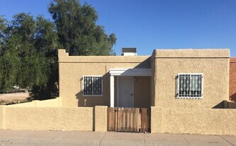 2847 N 46th Ave in Phoenix, AZ - Building Photo