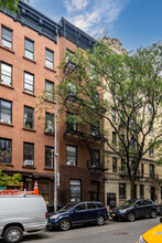 361 W 51st St in New York, NY - Building Photo - Building Photo