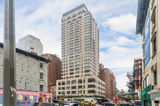 301 E 50th St in New York, NY - Building Photo - Building Photo