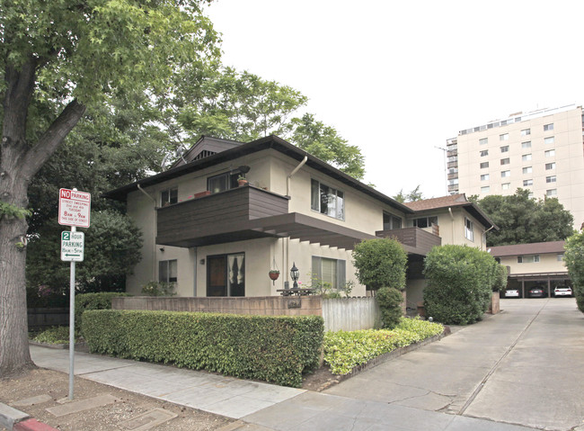 129-139 Hawthorne Ave in Palo Alto, CA - Building Photo - Building Photo