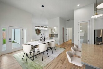 1224 S Pine St in Grapevine, TX - Building Photo - Building Photo