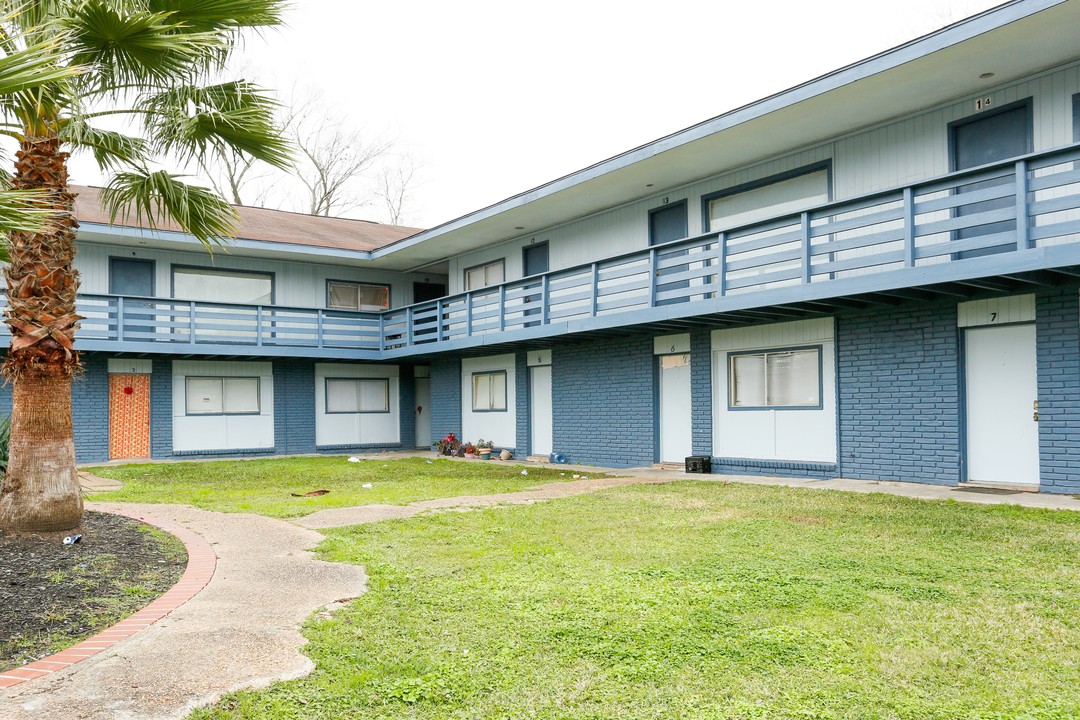 Del Rio Apartments in Houston, TX - Building Photo