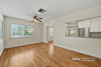 2701 S Manhattan Ave in Tampa, FL - Foto de edificio - Building Photo