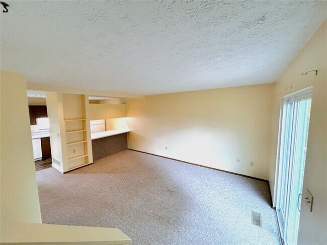 133 Orchard Dr in St. Clairsville, OH - Building Photo - Building Photo