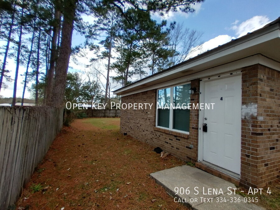 906 S Lena St in Dothan, AL - Building Photo