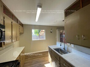 1445 Delwood St in Vallejo, CA - Foto de edificio - Building Photo