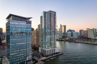 Crystal Point in Jersey City, NJ - Building Photo - Building Photo