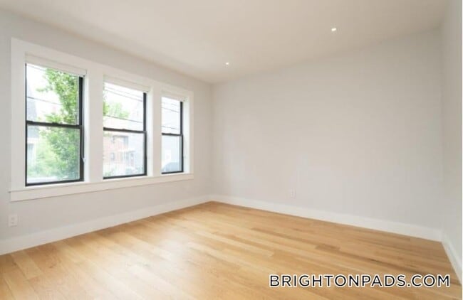 12 Elko St, Unit 01 in Boston, MA - Building Photo - Building Photo