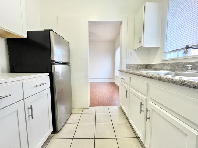property at 1735 N Gramercy Pl