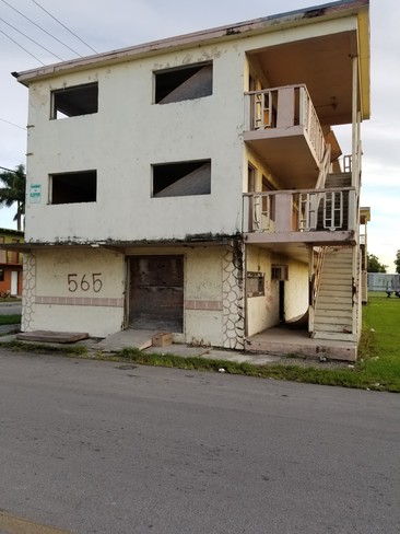 565 W Avenue A in Belle Glade, FL - Building Photo - Building Photo