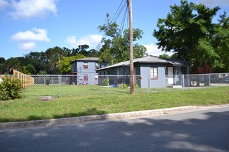 McFall Apartments in Orlando, FL - Building Photo - Building Photo