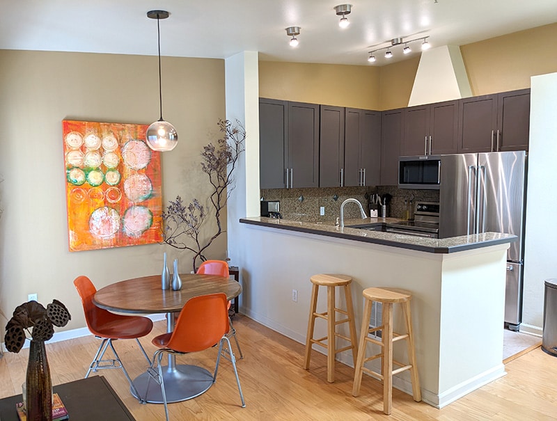 326 Queen Anne Ave N, Unit 604 in Seattle, WA - Foto de edificio