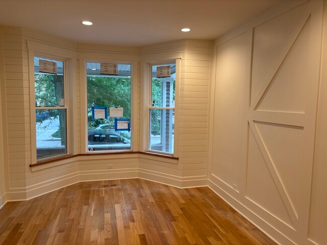 property at 3542 N Hermitage Ave