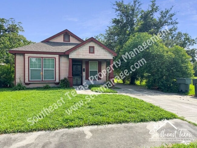 property at 820 Stilwell Blvd