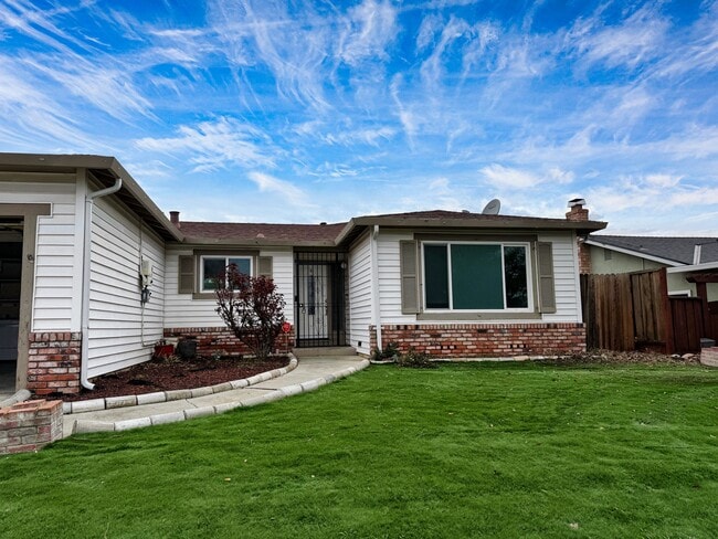 4310 San Miguel Cir in Pittsburg, CA - Building Photo - Building Photo