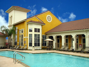 Costa Almadena in San Antonio, TX - Building Photo - Building Photo