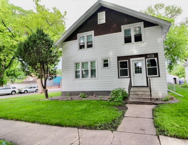 1002 5th St N in Fargo, ND - Building Photo - Building Photo