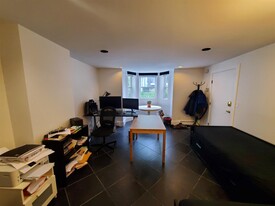 31 Inman St, Unit 1 Apartamentos