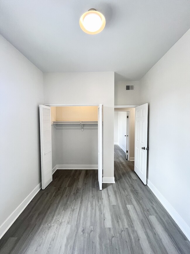 2258 S Sacramento Ave in Chicago, IL - Building Photo - Building Photo