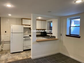 266 Columbia St, Unit B in Cambridge, MA - Building Photo - Building Photo