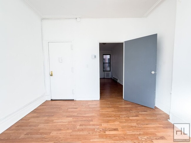 STARR STREET / Spacious Bushwick 2-Bed 1-Bath / Amazing Location in Brooklyn, NY - Foto de edificio - Building Photo