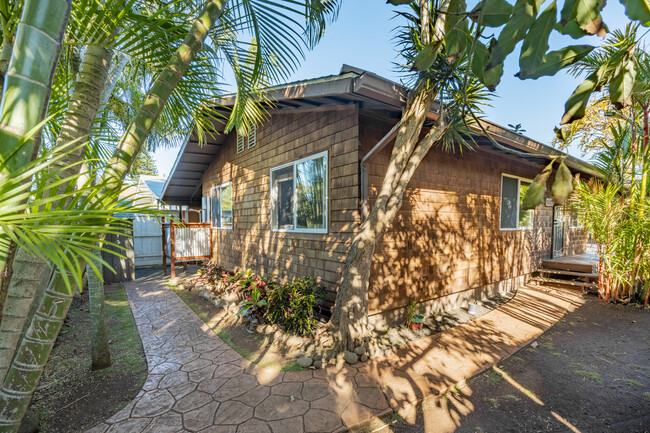 5221 Kohi St, Unit b in Lahaina, HI - Foto de edificio - Building Photo