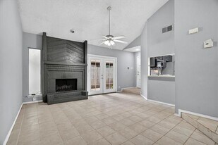 231 Shady Ln Dr in Fort Worth, TX - Building Photo