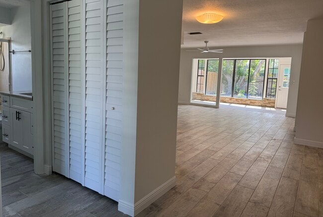 4142 Iola Dr in Sarasota, FL - Building Photo - Building Photo