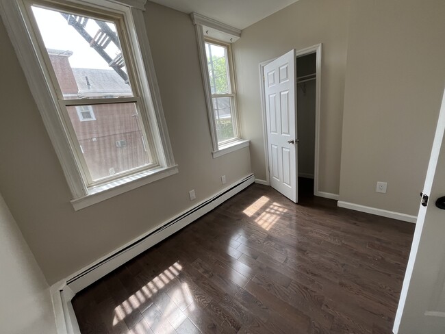 970 Broadway, Unit 2 in Bayonne, NJ - Building Photo - Building Photo