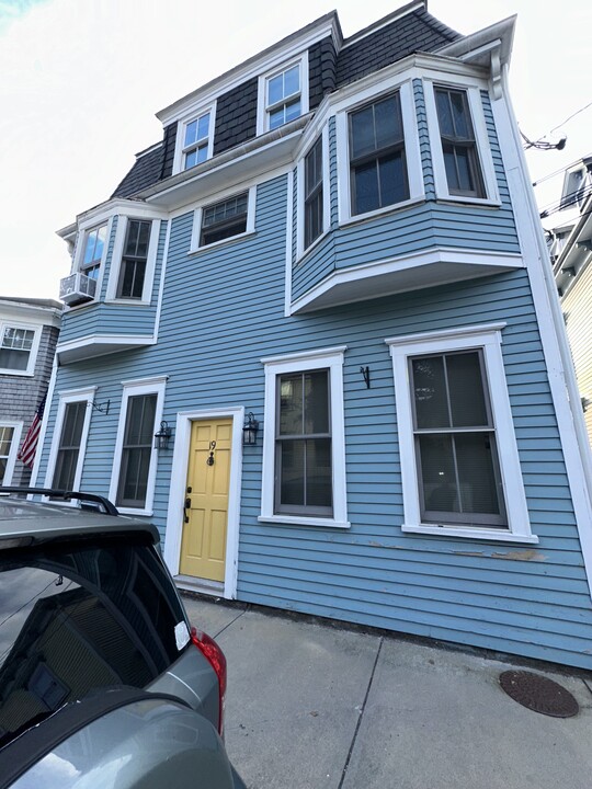 19 Thames St in Newport, RI - Building Photo