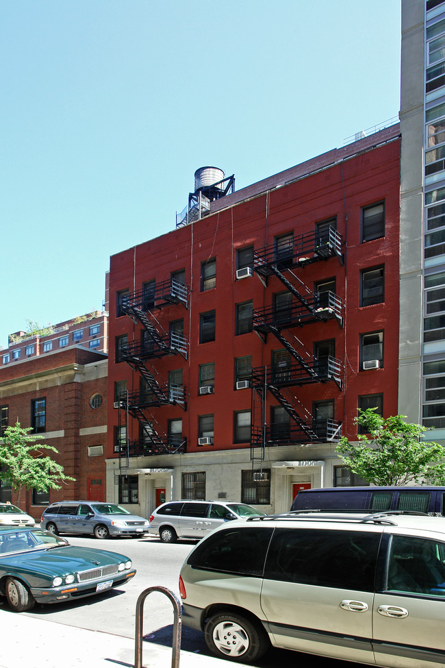 213-215 W 18th St in New York, NY - Building Photo - Building Photo