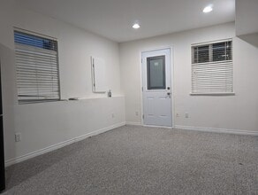 11367 Creekside St in Maple Ridge, BC - Building Photo - Building Photo