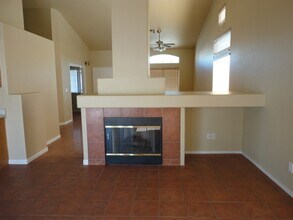 1158 Toro Hills Ct in Henderson, NV - Foto de edificio - Building Photo