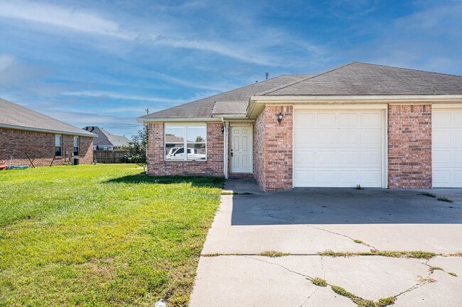 414 E Southern Trace Dr in Rogers, AR - Building Photo - Building Photo