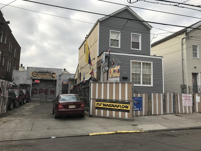 806 E Jersey St in Elizabeth, NJ - Building Photo - Building Photo