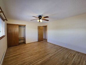 512 Camino Solano in Santa Fe, NM - Foto de edificio - Building Photo