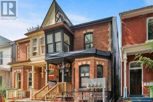 24 Sullivan St in Toronto, ON - Building Photo