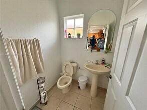 19845 NW 78th Path in Hialeah, FL - Building Photo - Building Photo