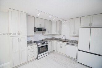 1410 14th Terrace in Palm Beach Gardens, FL - Building Photo - Building Photo