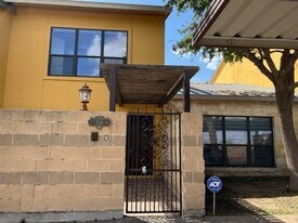 1609 Saldana Ave in Laredo, TX - Building Photo