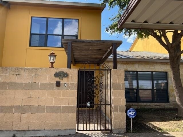 1609 Saldana Ave in Laredo, TX - Building Photo