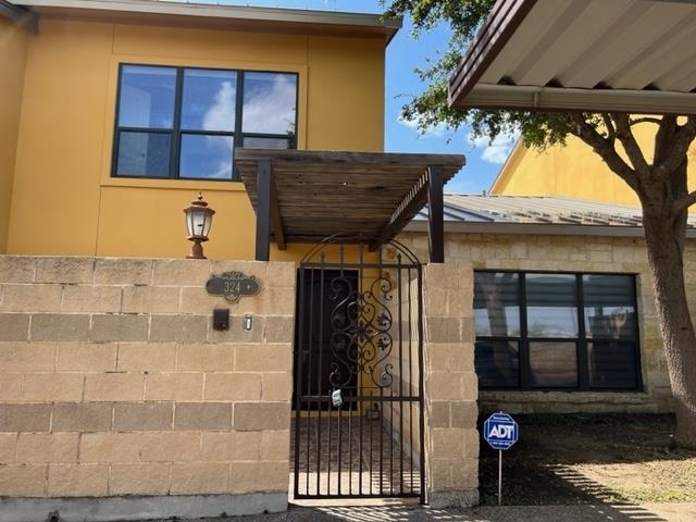 property at 1609 Saldana Ave