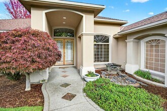 460 Robert Trent Jones Blvd in Eagle Point, OR - Building Photo - Building Photo