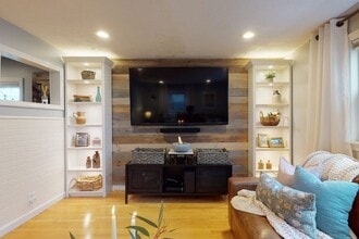 37 Marivista Ave in Waltham, MA - Building Photo - Building Photo