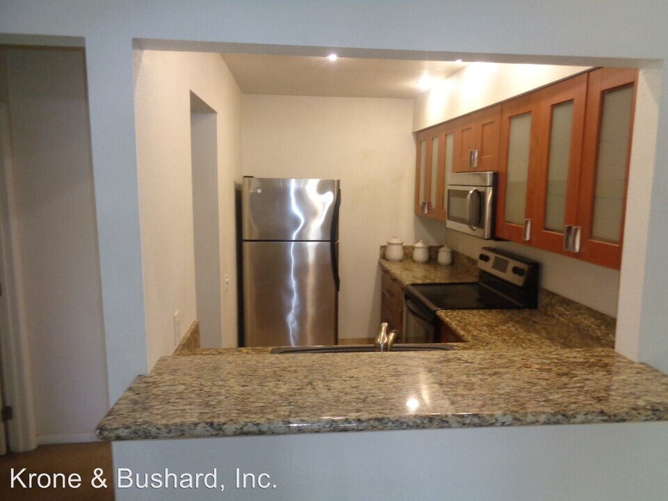 7932 Mission Center Ct in San Diego, CA - Building Photo